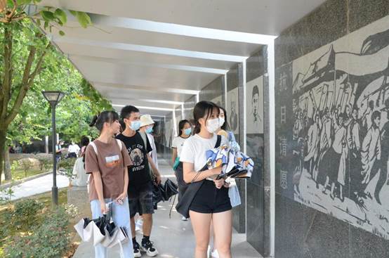 球王会体育官方网学生第二党支部组织参观浙大西迁纪念广场